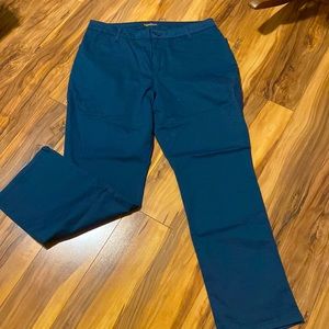 Lee relaxed fit dress pants. NWOT teal/green in color Sz 14 short